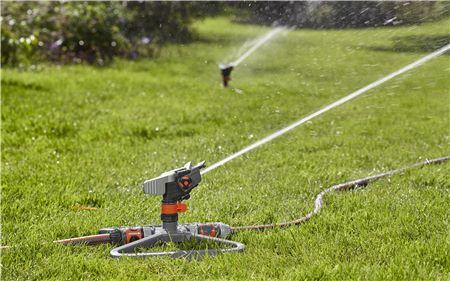 Gardena Full Or Part Circle Pulse Sprinkler with Stable Stand
